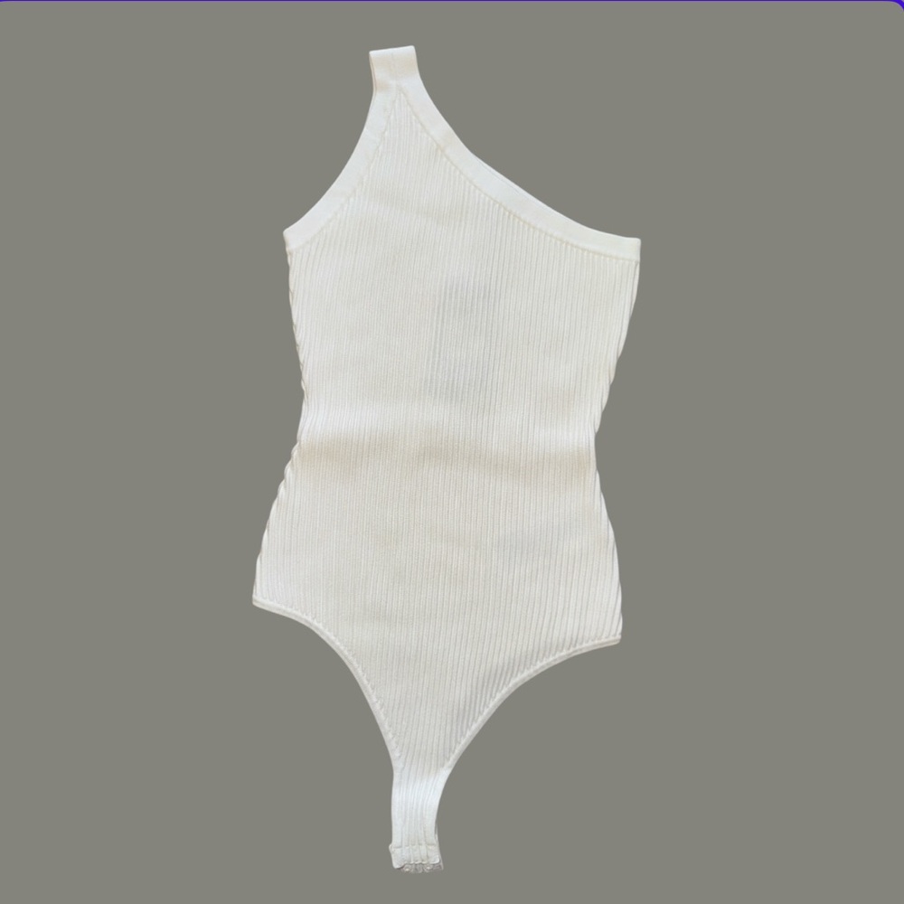 GUESS WOMENS ONE SHOULDER RIBBED IVORY BODYSUIT SIZE‎ MEDIUM